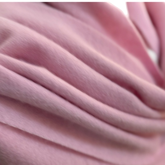 Charter Club Pink 100% Cashmere Scarf – Incredibly Soft Fringe Wrap - Picture 5 of 9